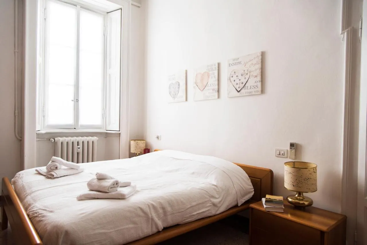 Peaceful Court Apartment In Shopping District location